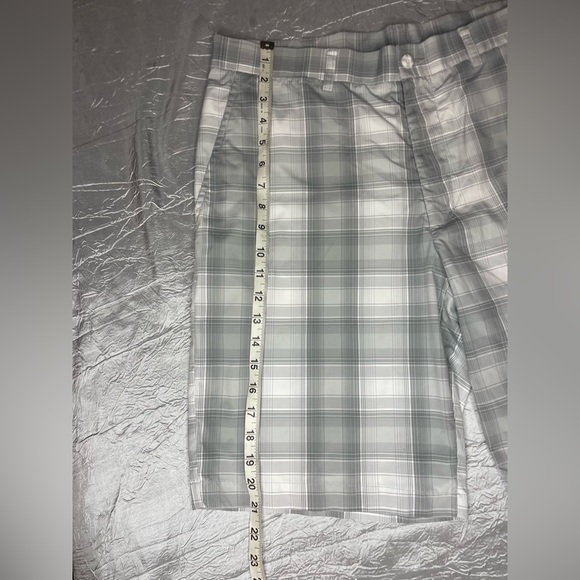 Ben Hogan Performance 100% polyester white & gray flat front plaid shorts - Picture 10 of 12